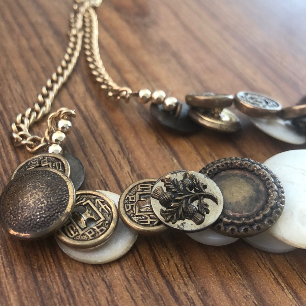 VINTAGE BUTTON NECKLACE